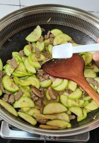 西葫芦炒肉丝的做法步骤：6