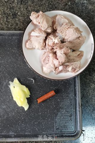 红烧排骨的做法步骤：2