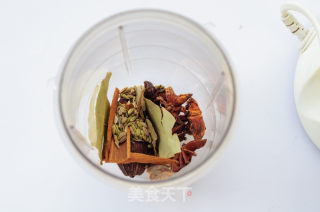 五香咸鸭蛋的做法步骤：2