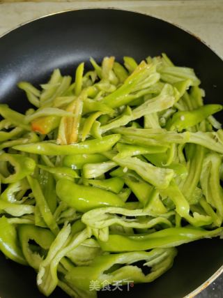 嫩椒炒牛肉的做法步骤：5