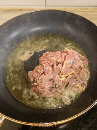 嫩椒炒牛肉的做法步骤：8