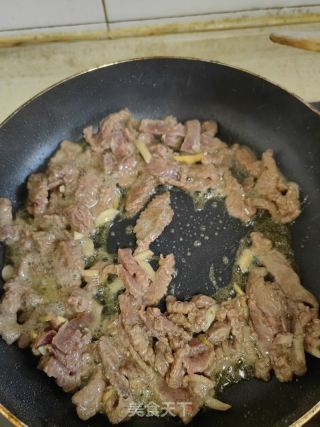 嫩椒炒牛肉的做法步骤：10