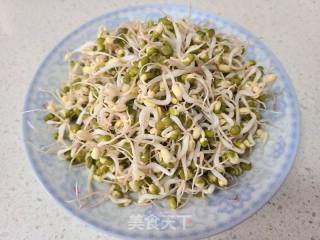 蒜炒绿豆芽的做法步骤：1