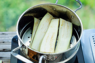 手撕鱼香茄子的做法步骤：3
