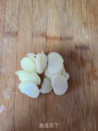 绿豆芽炒五香豆干的做法步骤：4
