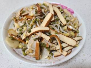 绿豆芽炒五香豆干的做法步骤：6