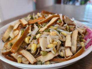 绿豆芽炒五香豆干的做法步骤：7