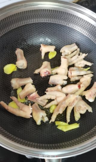 红烧鸡爪的做法步骤：4