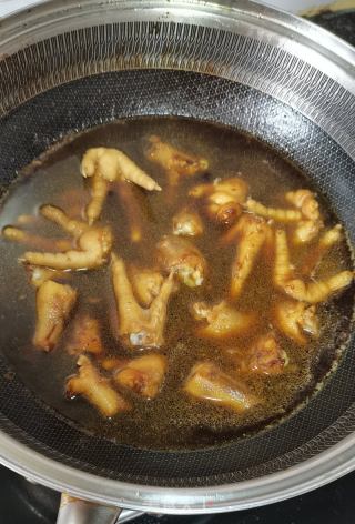 红烧鸡爪的做法步骤：7