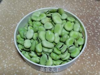 酱肉炒蚕豆土豆的做法步骤：2