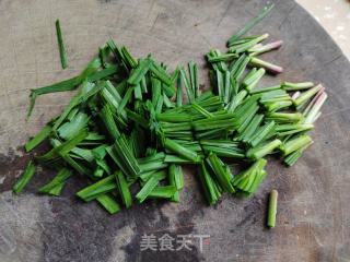 酱肉炒蚕豆土豆的做法步骤：3