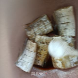 炸带鱼的做法步骤：2