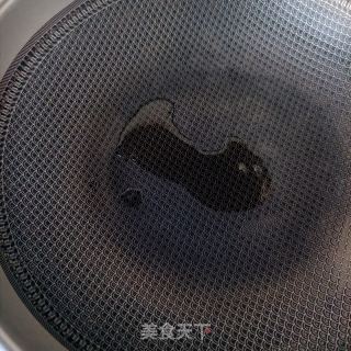 豌豆尖海参热汤面的做法步骤：4