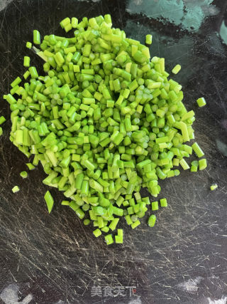 蒜苔鸡蛋炒外婆菜的做法步骤：1