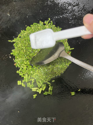 蒜苔鸡蛋炒外婆菜的做法步骤：7