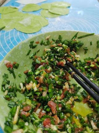 菠菜汁生煎饺的做法步骤：1