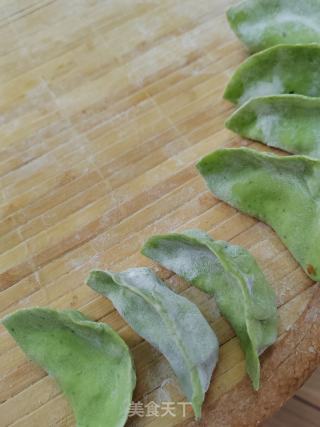 菠菜汁生煎饺的做法步骤：2