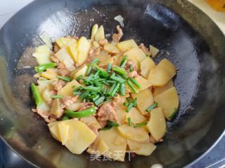 土豆炒肉片的做法步骤：6