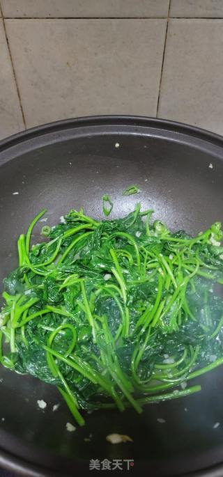 青椒腐乳炒番薯叶的做法步骤：9