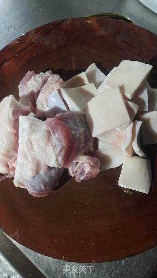 苦瓜酸菜猪骨汤的做法步骤：2