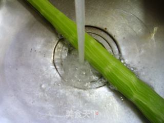 烤火腿炒莴笋的做法步骤：2