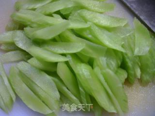 烤火腿炒莴笋的做法步骤：3