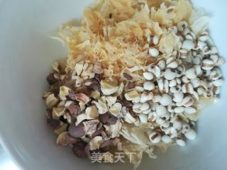 银耳意仁米粥的做法步骤：2