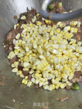 玉米鲜肉包的做法步骤：11