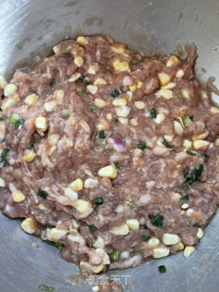 玉米鲜肉包的做法步骤：12