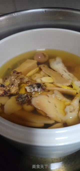 天麻淮山炖鸡脚瘦肉汤的做法步骤：6