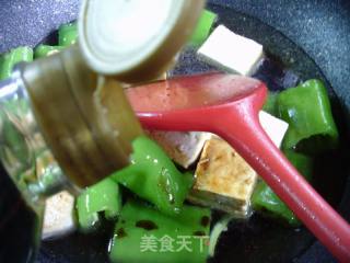 青椒烧豆腐的做法步骤：7