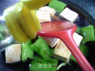 青椒烧豆腐的做法步骤：8