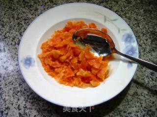 椒盐咸蛋黄手撕鸡胸肉的做法步骤：2