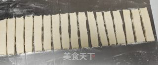 自制早餐小油条的做法步骤：9