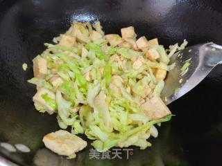 包菜炒豆腐的做法步骤：4