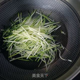 鸽胸肉拌青茭瓜的做法步骤：2