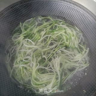 鸽胸肉拌青茭瓜的做法步骤：6