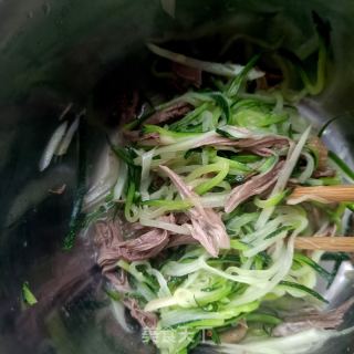 鸽胸肉拌青茭瓜的做法步骤：11