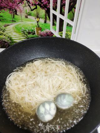 早餐卤蛋热面的做法步骤：2