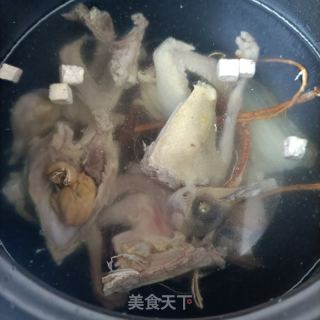 天麻茯苓五指毛桃鸽子汤的做法步骤：6