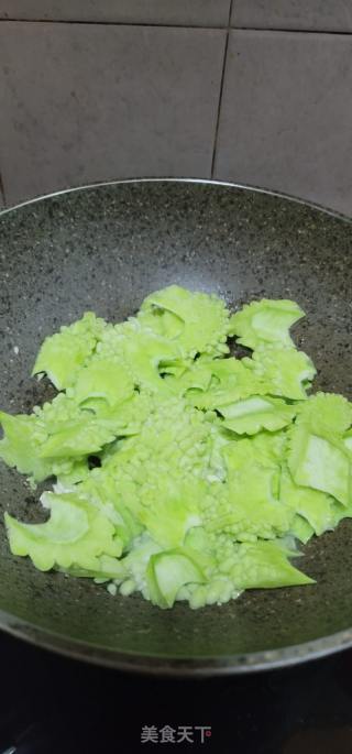 清炒苦瓜的做法步骤：5