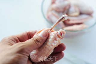 香辣鸡翅球的做法步骤：1