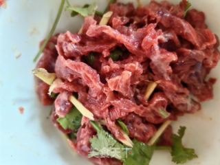 二荆条炒牛肉的做法步骤：8