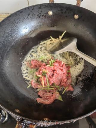 二荆条炒牛肉的做法步骤：11