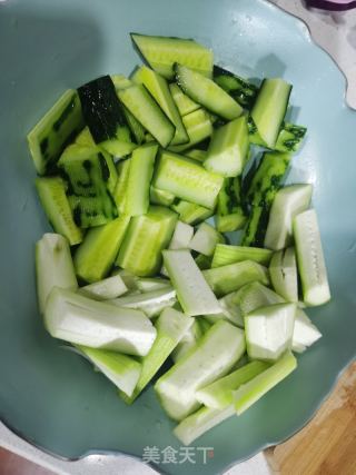 藕带炒青瓜的做法步骤：2