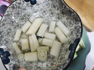 藕带炒青瓜的做法步骤：3