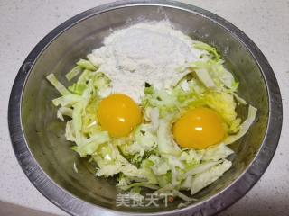 包菜丝鸡蛋煎饼的做法步骤：2