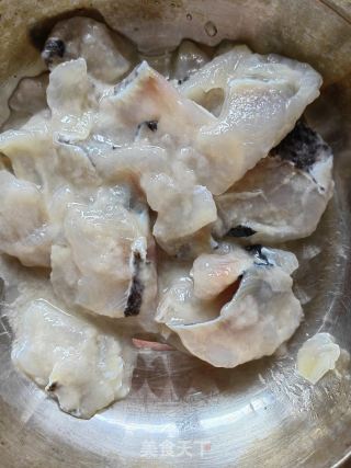 香菜乌鱼片的做法步骤：2