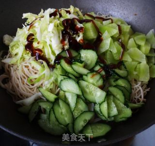 蔬菜素炒面的做法步骤：8
