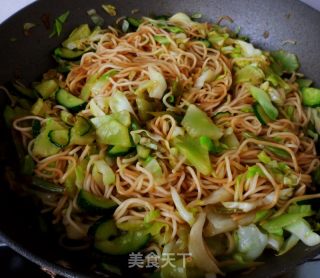 蔬菜素炒面的做法步骤：9